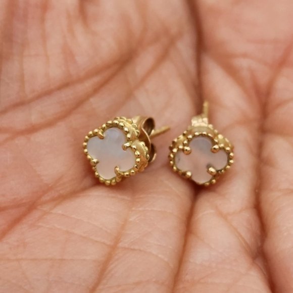 Jewelry - 18K Yellow Gold Mother of Pearl Clover Earrings Stud Flower 6mm Mini Cute AU750